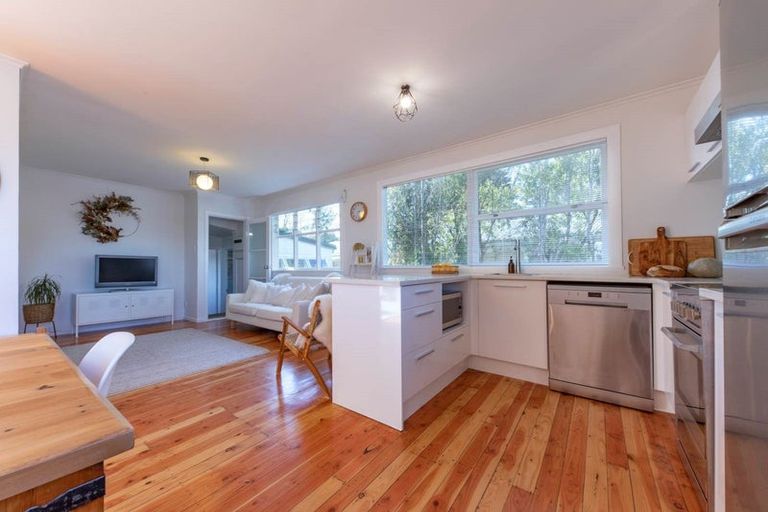 Photo of property in 22 Stottholm Road, Titirangi, Auckland, 0604