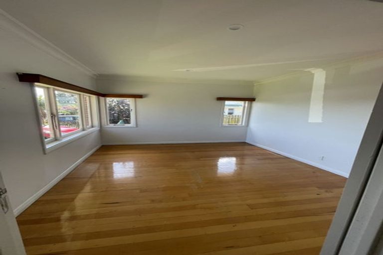 Photo of property in 23 Peverill Crescent, Papatoetoe, Auckland, 2025