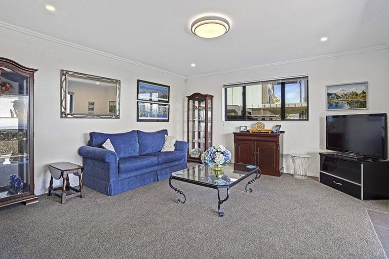 Photo of property in 11 Hilltop Lane, Mount Pleasant, Christchurch, 8081