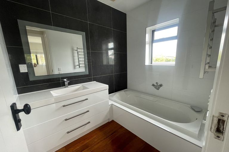 Photo of property in 261 Lake Road, Belmont, Auckland, 0622