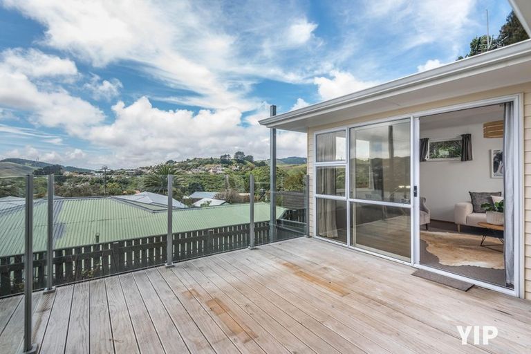 Photo of property in 5 Catherine Crescent, Paparangi, Wellington, 6037