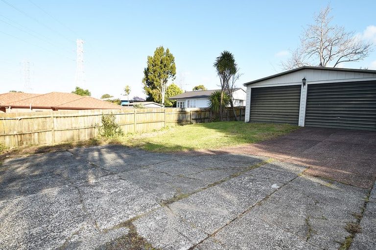 Photo of property in 52 Beaubank Road, Kelston, Auckland, 0602