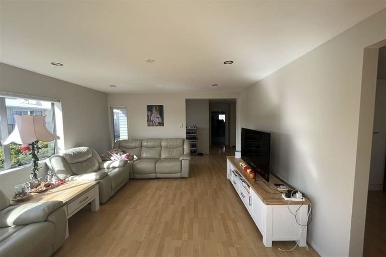 Photo of property in 33 Titoki Street, Te Atatu Peninsula, Auckland, 0610