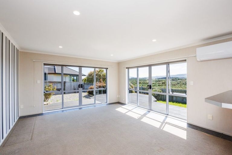 Photo of property in 20 Johnstone Drive, Fitzherbert, Palmerston North, 4410