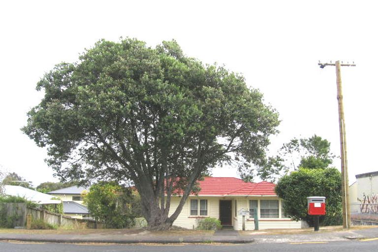 Photo of property in 18 Tonkin Drive, Sunnynook, Auckland, 0620