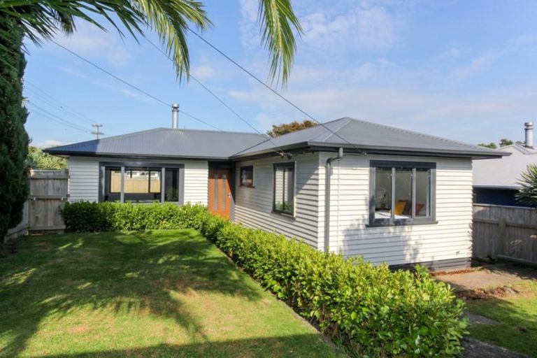 Photo of property in 1 Ranfurly Street, Frankleigh Park, New Plymouth, 4310