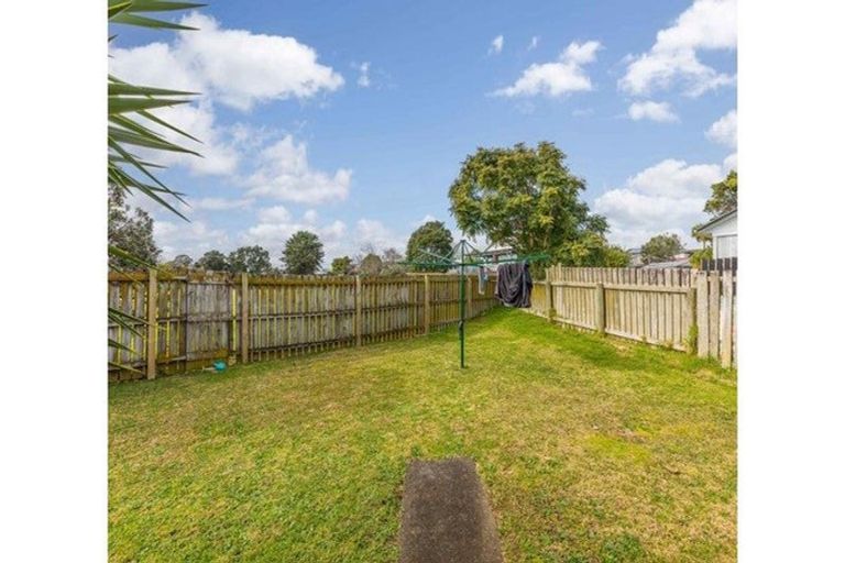 Photo of property in 2/6 Bundena Place, Clendon Park, Auckland, 2103