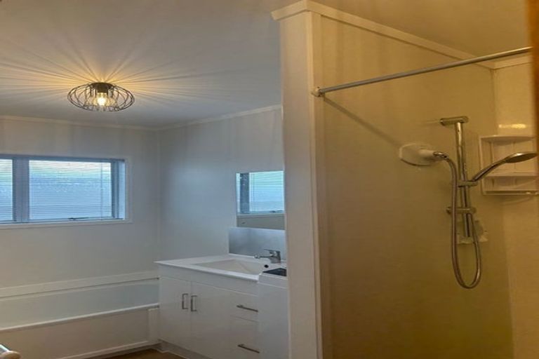 Photo of property in 40 Tiraumea Drive, Pakuranga, Auckland, 2010