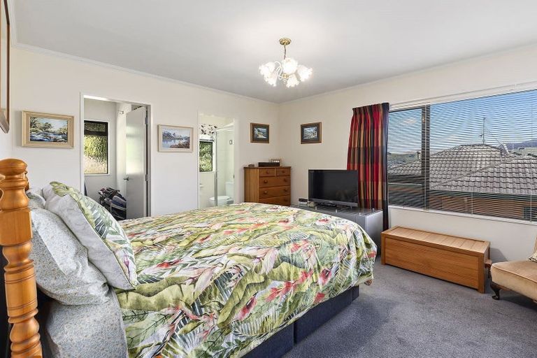 Photo of property in 95 Woodman Drive, Tawa, Wellington, 5028