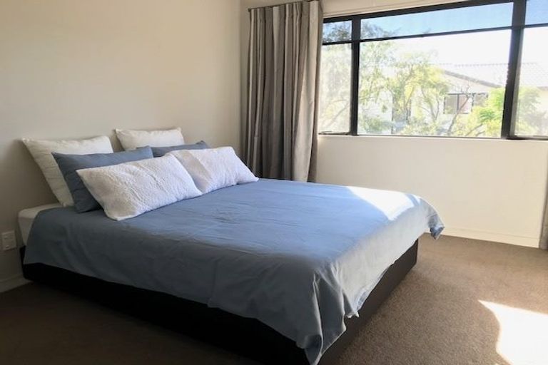 Photo of property in 87 Knights Road, Rothesay Bay, Auckland, 0630