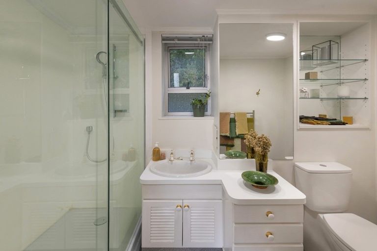 Photo of property in Dorchester Apartments, 144 Oriental Parade, Oriental Bay, Wellington, 6011