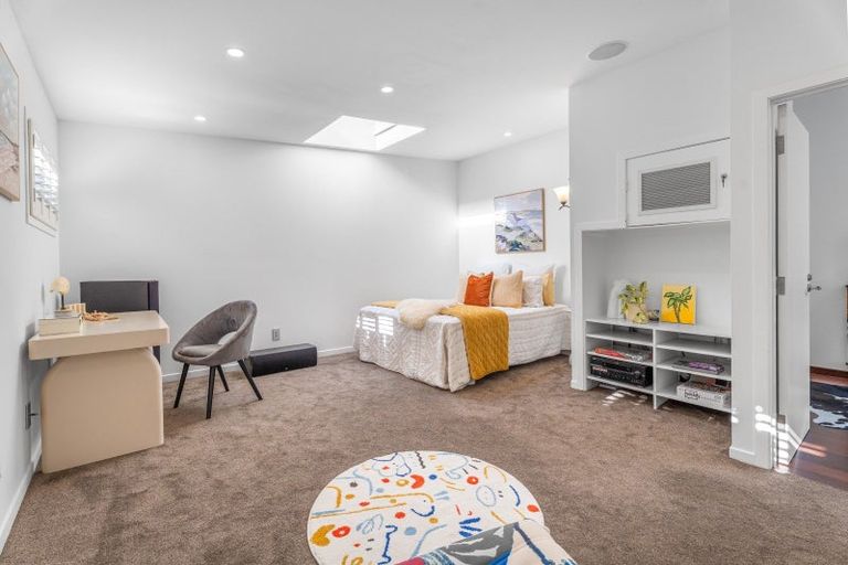 Photo of property in 72 Cliff Road, Torbay, Auckland, 0630
