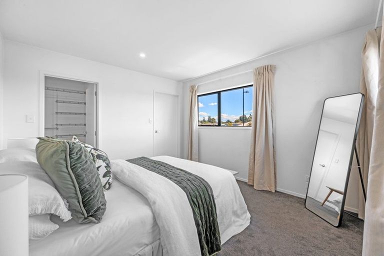 Photo of property in 1 Robalan Close, Halswell, Christchurch, 8025