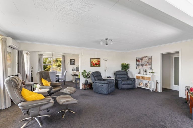 Photo of property in 38 Wairau Road, Oakura, 4314