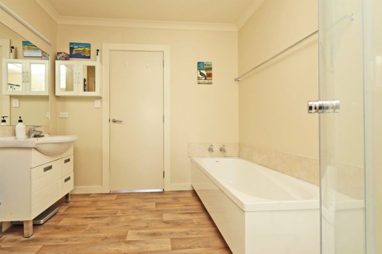 Photo of property in 148a Gloucester Street, Taradale, Napier, 4112