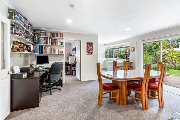 Photo of property in 8 Landvale Court, Browns Bay, Auckland, 0630