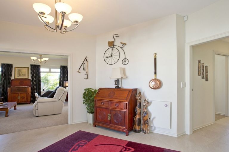 Photo of property in 3 Fairway Grove, Hokowhitu, Palmerston North, 4410