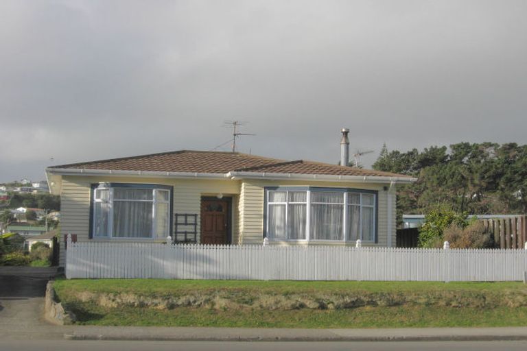Photo of property in 83 Main Road, Titahi Bay, Porirua, 5022