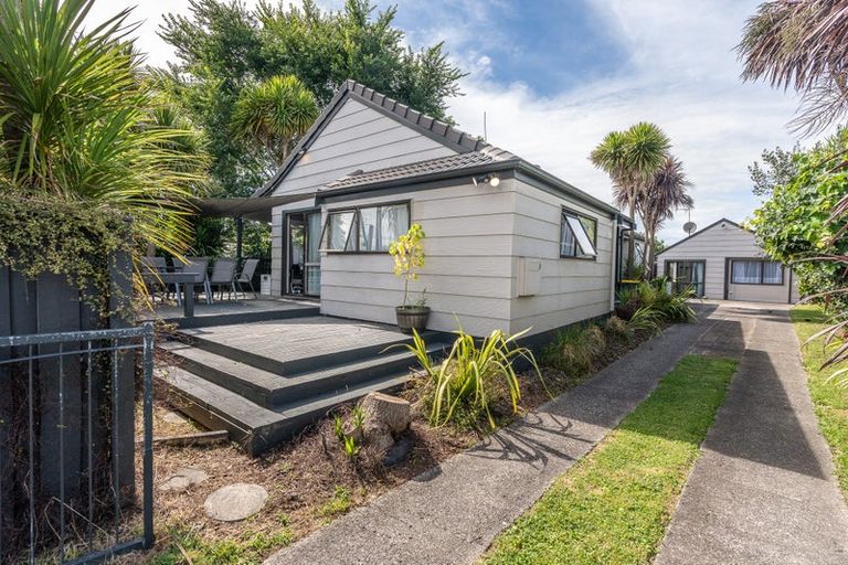 Photo of property in 17 Kentucky Crescent, Nawton, Hamilton, 3200