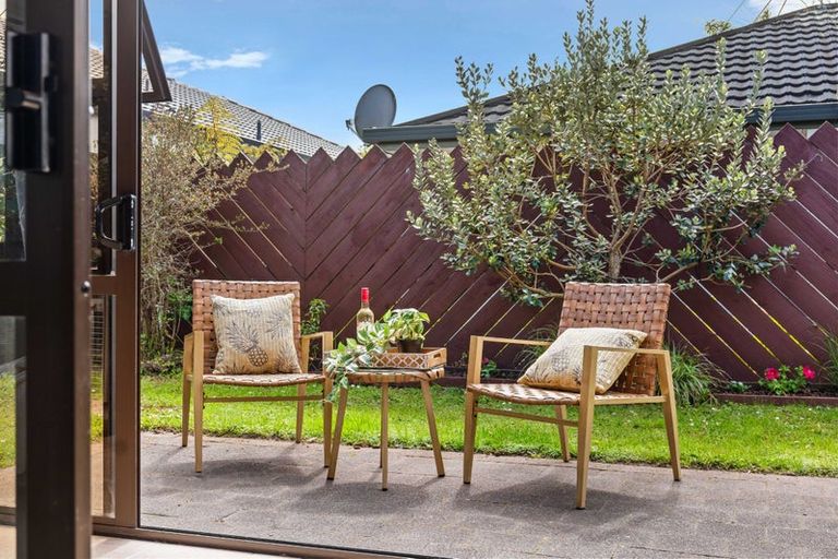 Photo of property in 26 Settlers Grove, Orewa, 0931