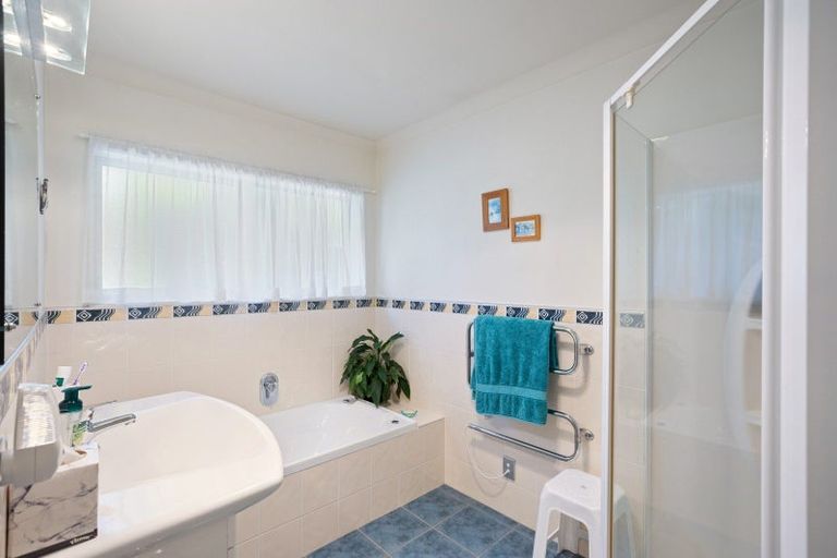 Photo of property in 66 Awatea Avenue, Paraparaumu, 5032