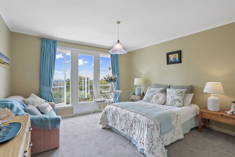 Photo of property in 98 Takahe Road, Titirangi, Auckland, 0604