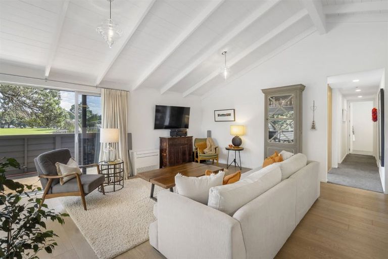 Photo of property in 2/76 Wairoa Road, Narrow Neck, Auckland, 0624