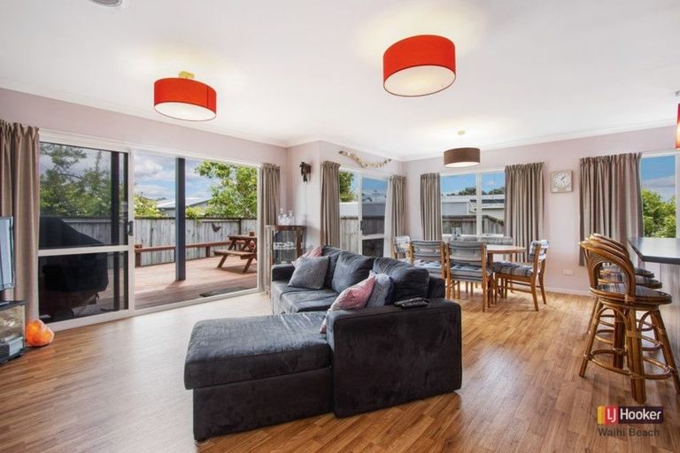 Photo of property in 15a Roretana Drive, Athenree, Katikati, 3177