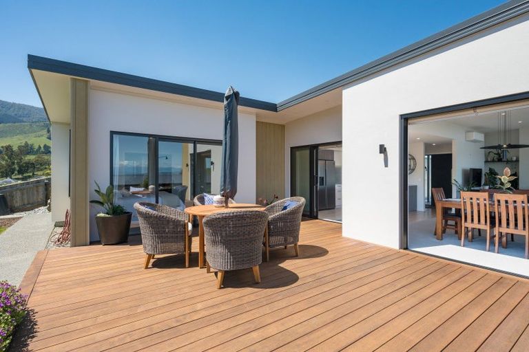 Photo of property in 18 Hill Tops Way, Stoke, Nelson, 7011