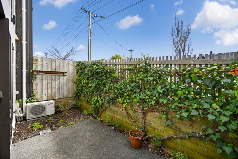 Photo of property in 2/25 Thackeray Street, Hamilton Lake, Hamilton, 3204