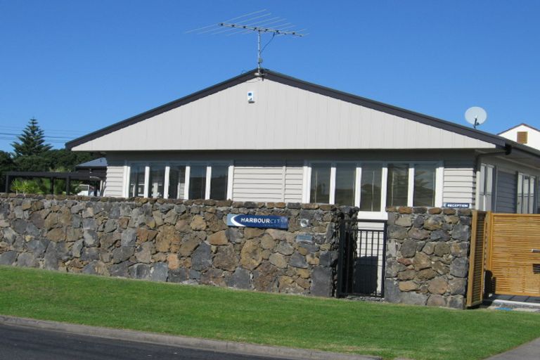 Photo of property in 2 Beach Road, Orewa, 0931