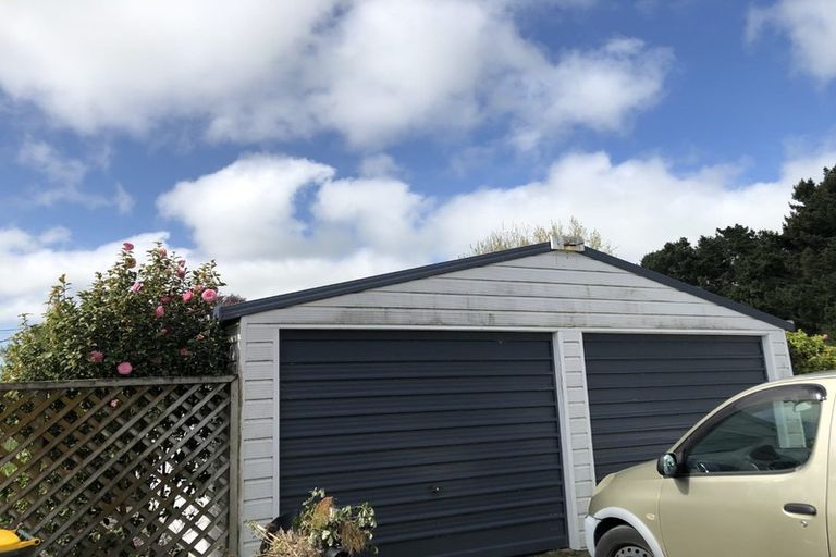 Photo of property in 64 Heatherlea Road West, Levin, 5575