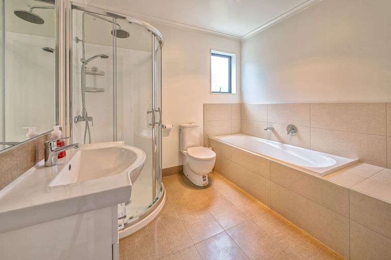 Photo of property in 51 Saralee Drive, Manurewa, Auckland, 2105