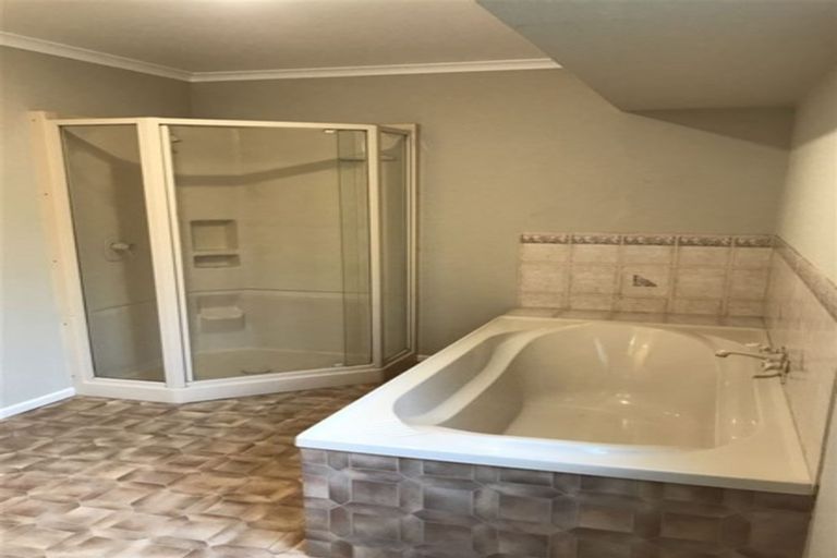 Photo of property in 40 Tralee Terrace, Dannemora, Auckland, 2016