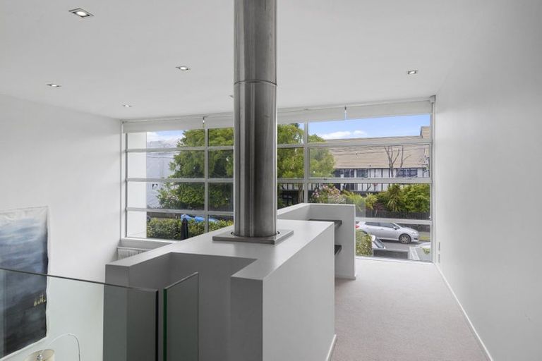 Photo of property in 12 Holly Road, St Albans, Christchurch, 8014
