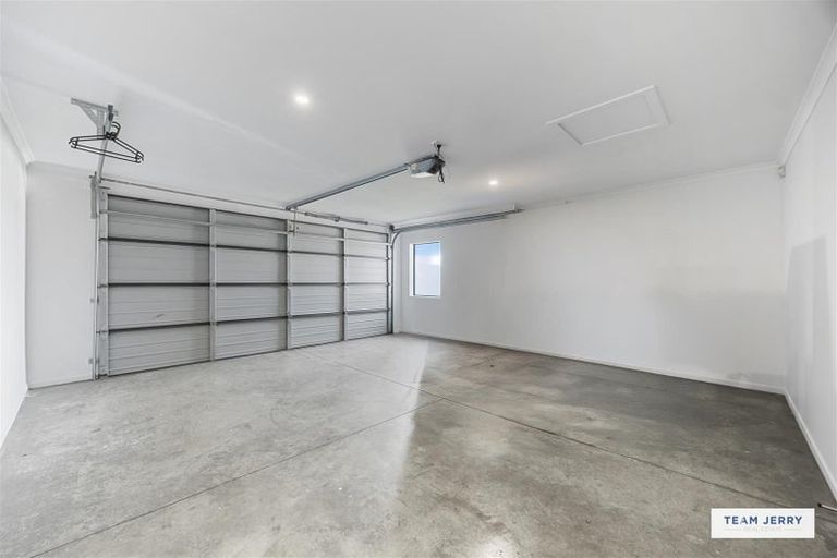 Photo of property in 28 Fairchild Avenue, Goodwood Heights, Auckland, 2105