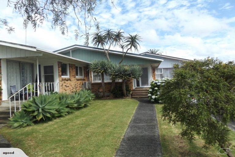 Photo of property in 2/7 Queen Street, Papakura, 2110