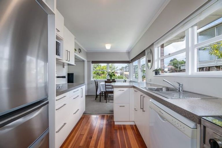 Photo of property in 40 Divich Avenue, Te Atatu South, Auckland, 0610