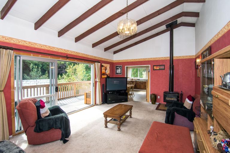 Photo of property in 34 Oxford Street, Tawa, Wellington, 5028