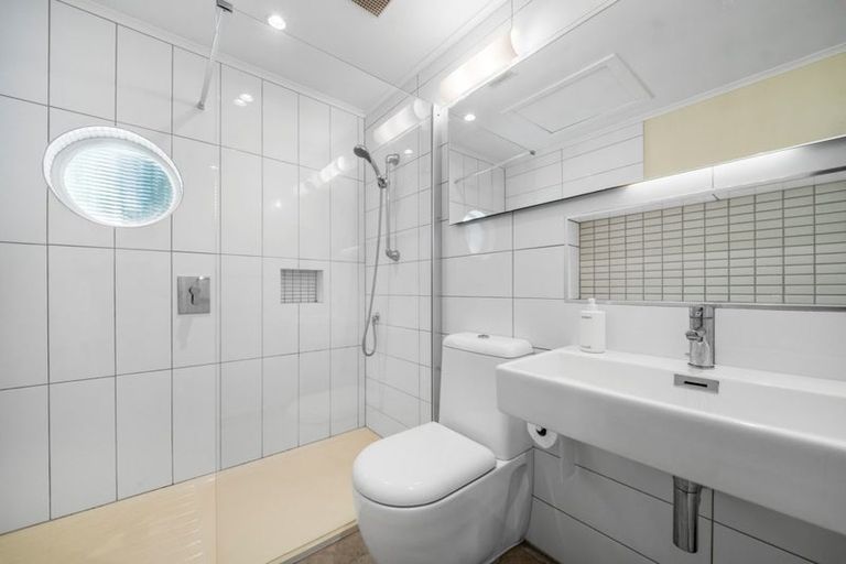 Photo of property in 21 Kopiko Road, Titirangi, Auckland, 0604