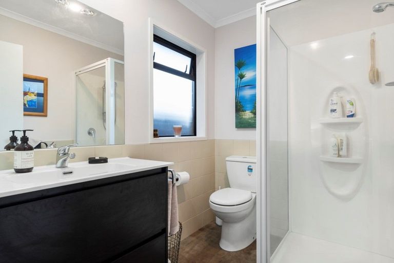 Photo of property in 5 Hillford Place, Welcome Bay, Tauranga, 3175