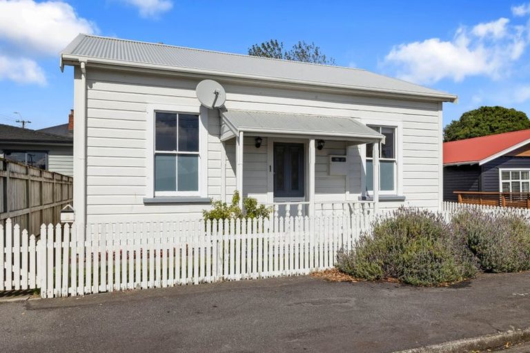 Photo of property in 1 Gaine Street, New Plymouth, 4310