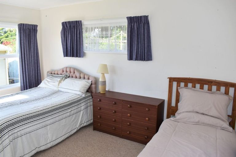 Photo of property in 17 Drake Street, Waikawa Beach, Manakau, 5573