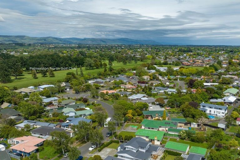 Photo of property in 10 Parkland Crescent, Terrace End, Palmerston North, 4410