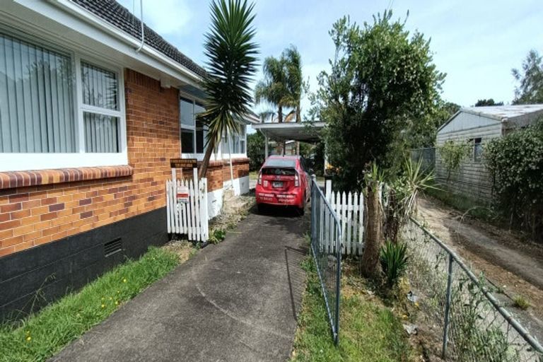 Photo of property in 2/265 Massey Road, Mangere East, Auckland, 2024