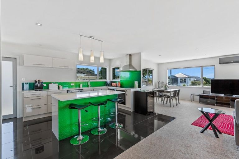 Photo of property in 1/20 Knights Road, Rothesay Bay, Auckland, 0630