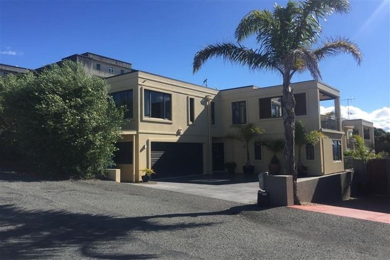 Photo of property in 28 Parade Street, Hospital Hill, Napier, 4110