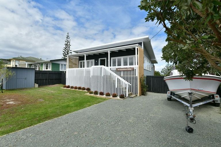 Photo of property in 1339 Whangaparaoa Road, Army Bay, Whangaparaoa, 0930