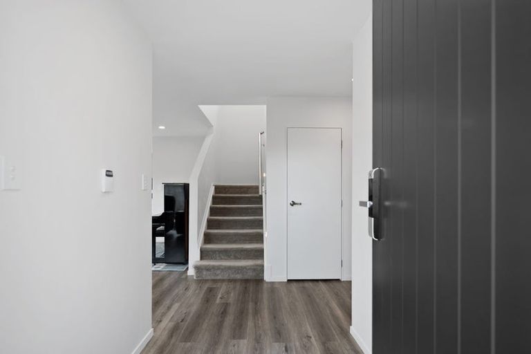 Photo of property in 25a Athena Drive, Totara Vale, Auckland, 0629