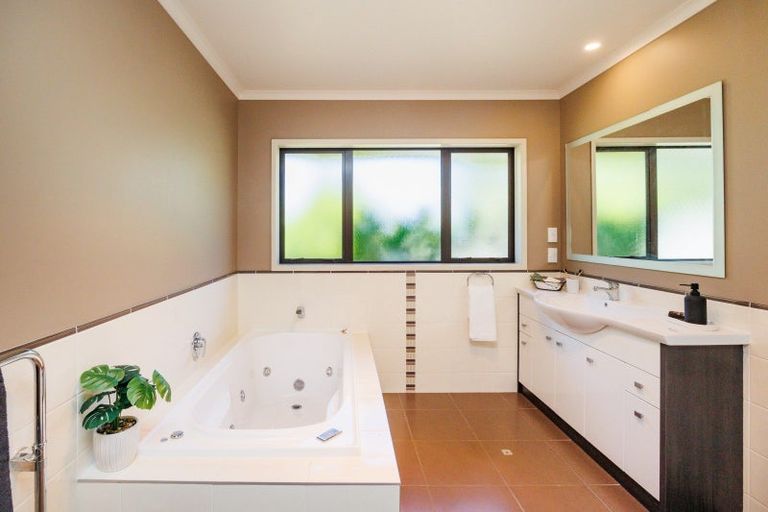 Photo of property in 14 Masefield Terrace, Kelvin Grove, Palmerston North, 4414